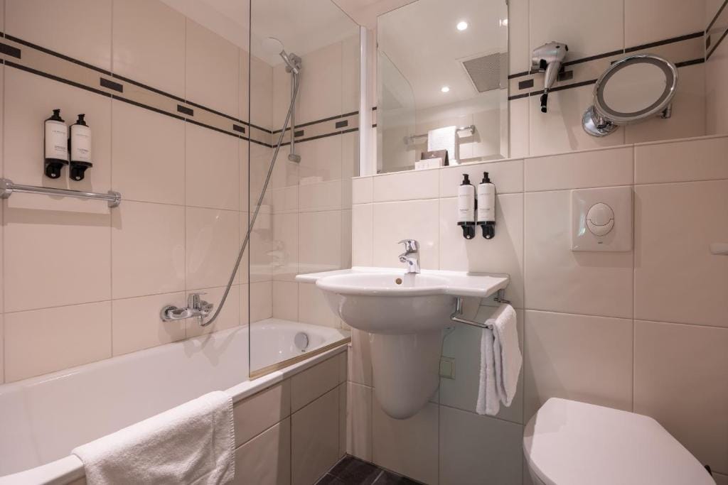 Apollofirst Boutique Hotel — 3
