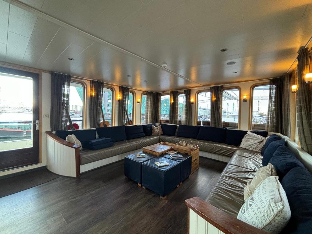 Hotelboat Iris — 2