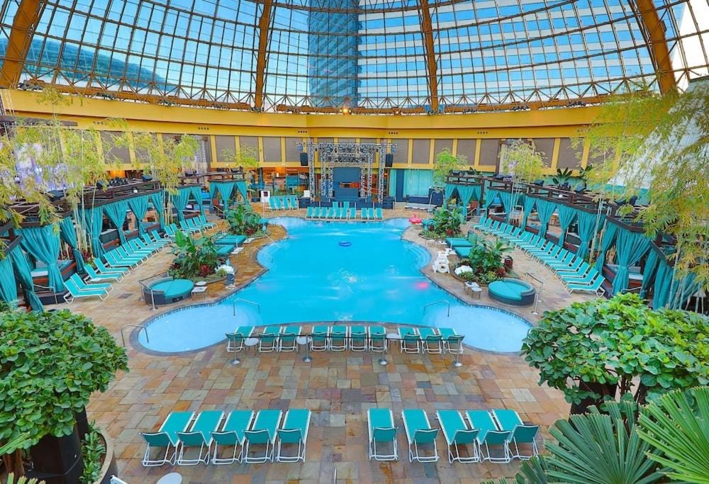 Harrah's Resort Atlantic City by Suiteness — 4