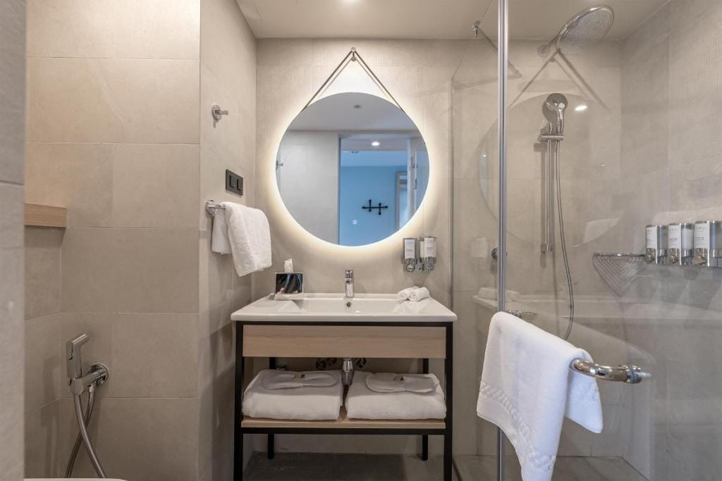 Hampton By Hilton Batumi Center — 3