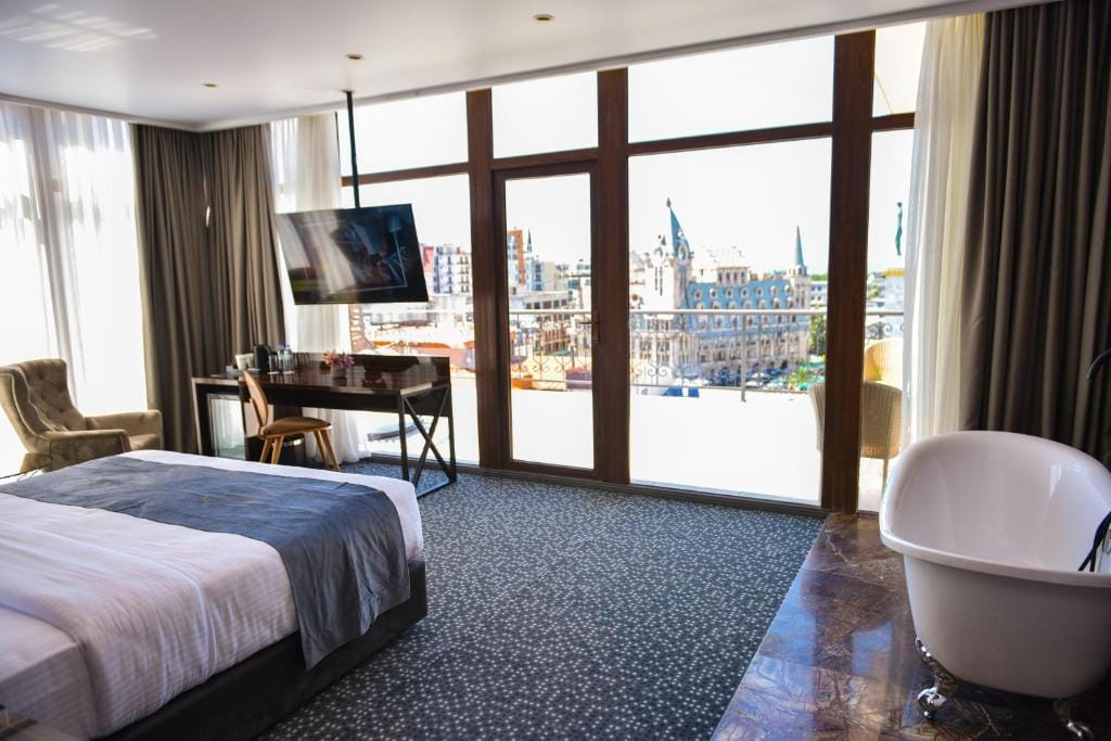 Hotel Monarch — 2
