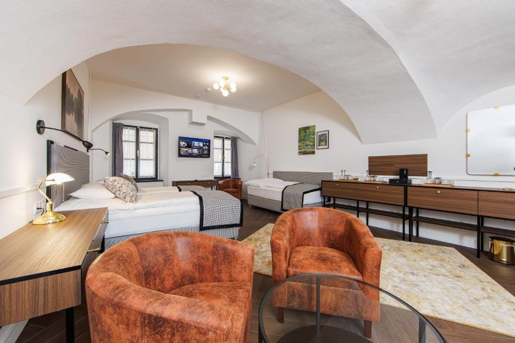 APLEND CITY Paul Inn — 3
