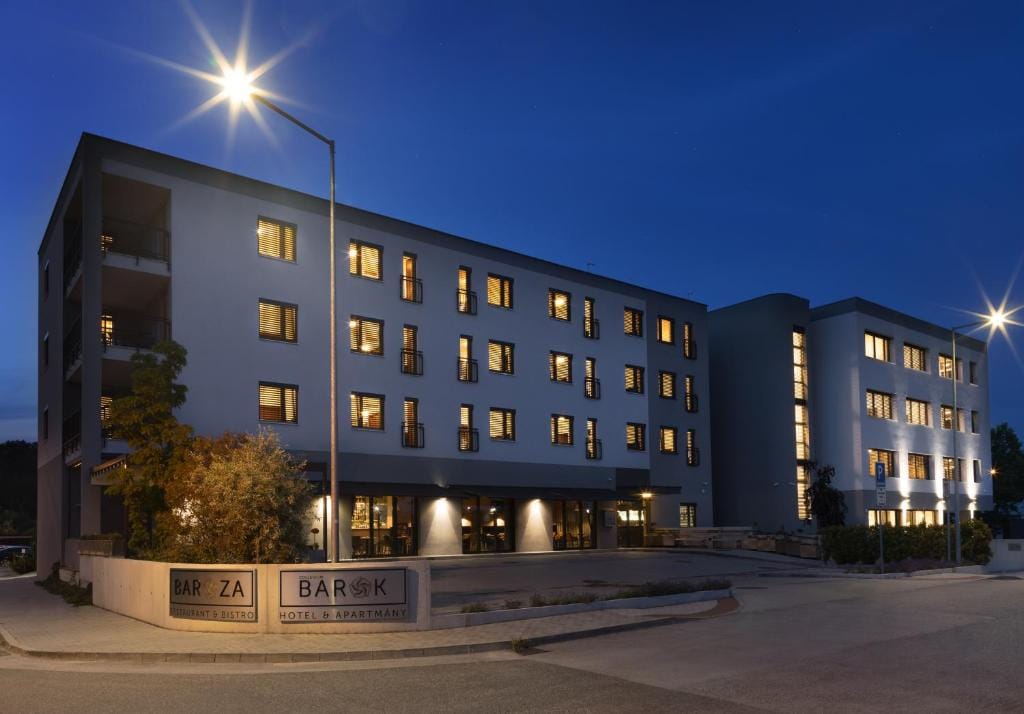 Barok Hotel and Apartments — 2
