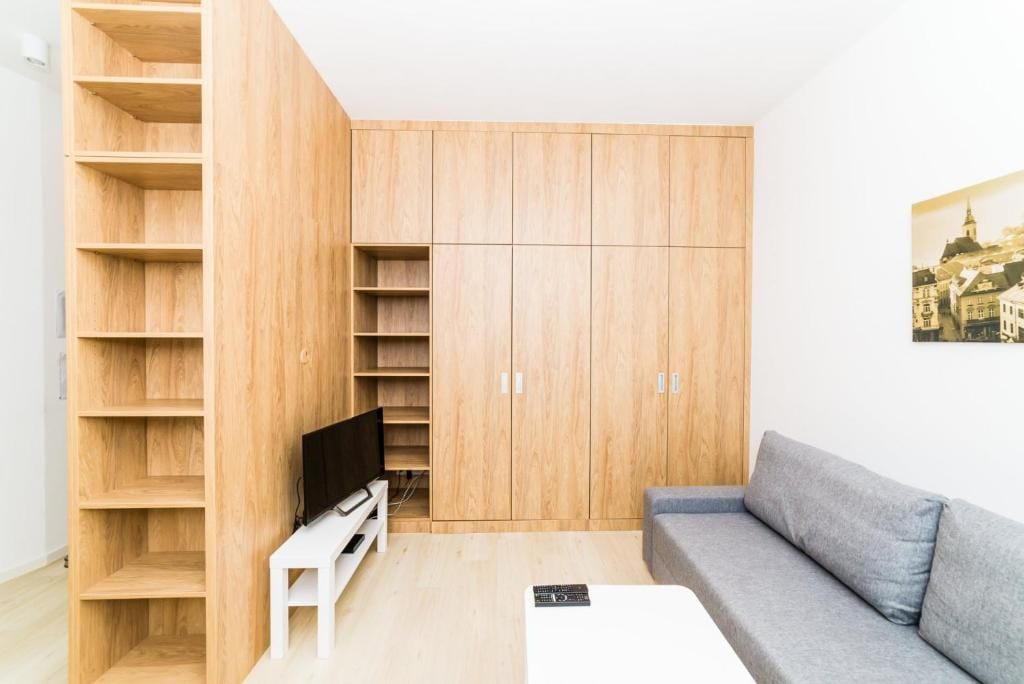 City Castle Apartments Free Parking — 2