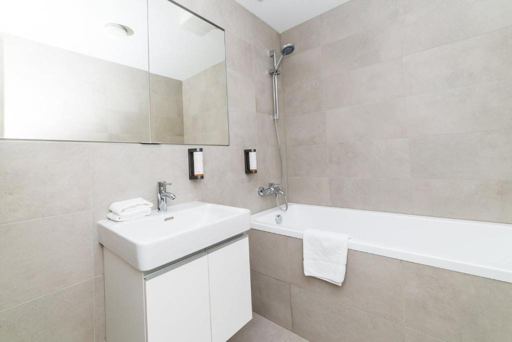 City Castle Apartments Free Parking — 5