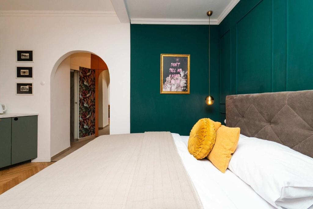 Emerald Boutique & Comfort Studio — 3