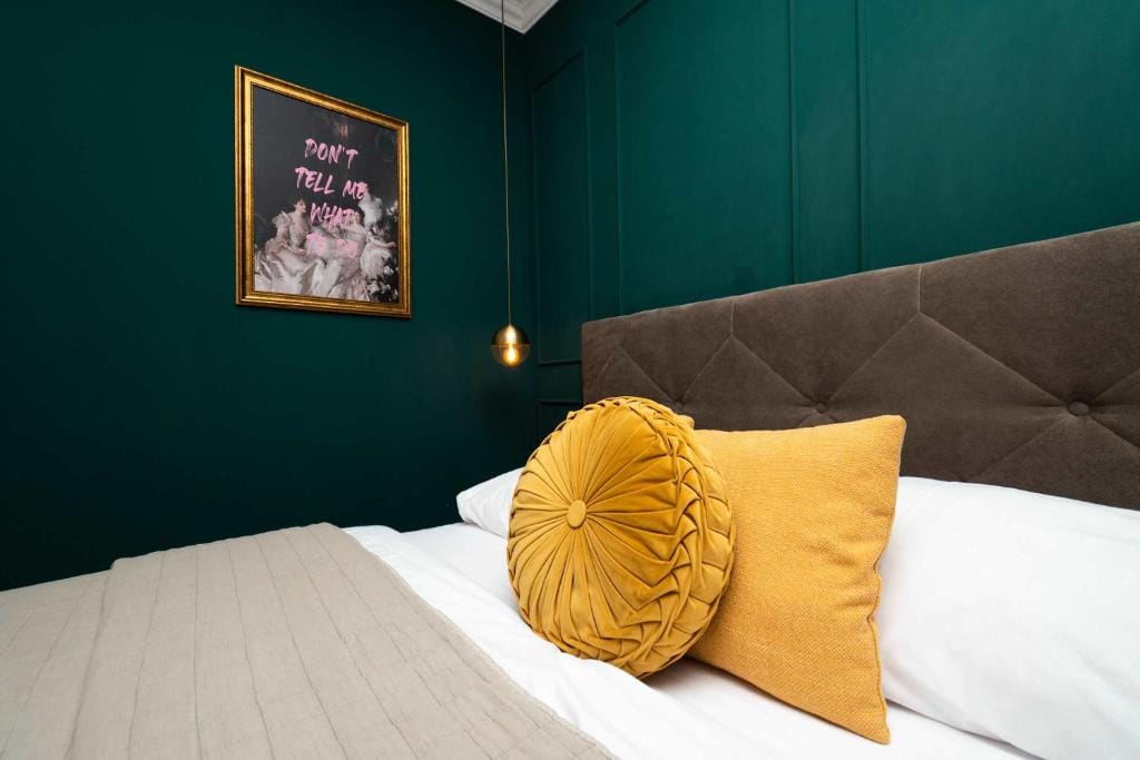 Emerald Boutique & Comfort Studio — 4