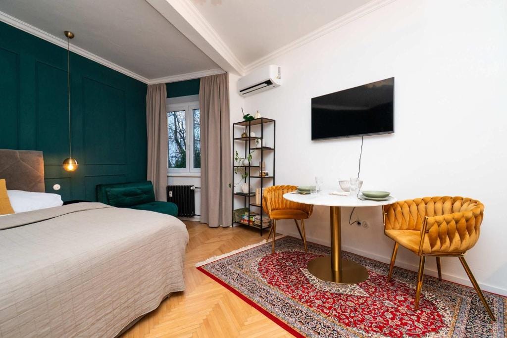 Emerald Boutique & Comfort Studio — 5