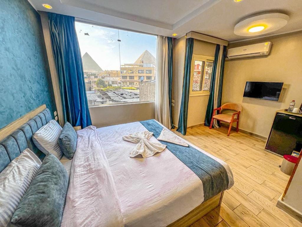 Luxury orientl Pyramids View — 1