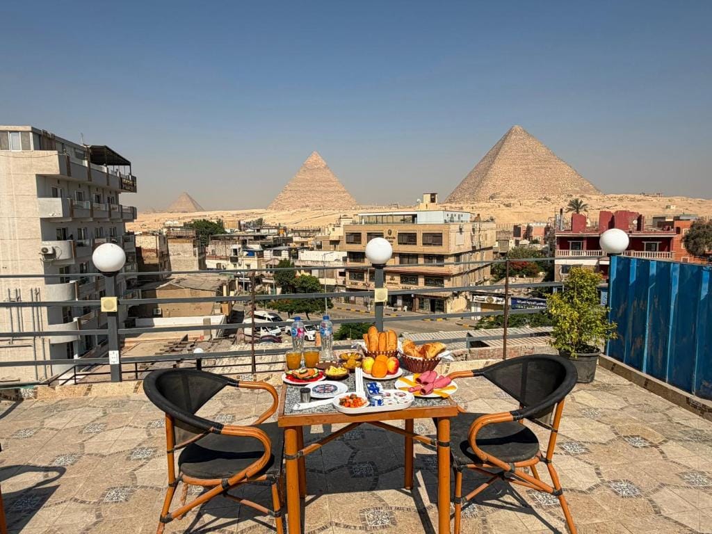 Luxury orientl Pyramids View — 5