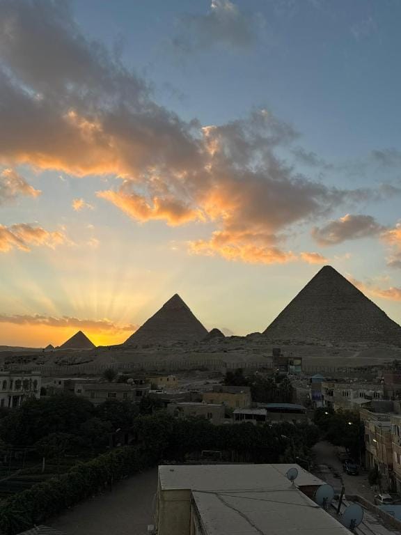 pyramids show inn — 3