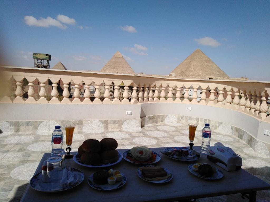Queen Pyramids View Inn — 1