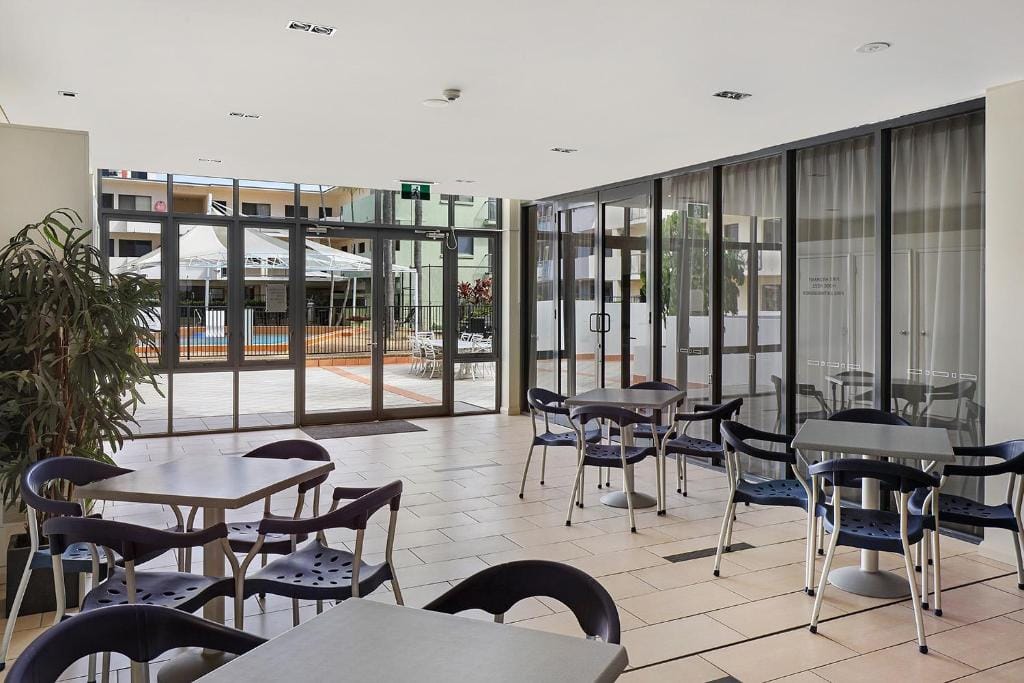 Aqualine Apartments On The Broadwater — 4