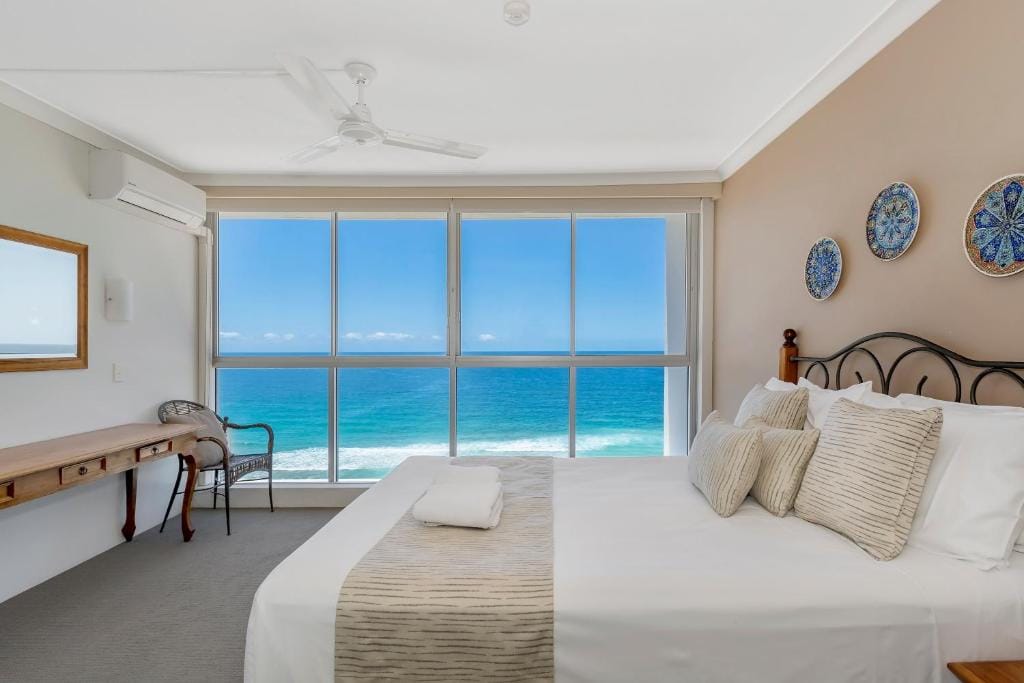 Golden Sands on the Beach - Absolute Beachfront Apartments — 2