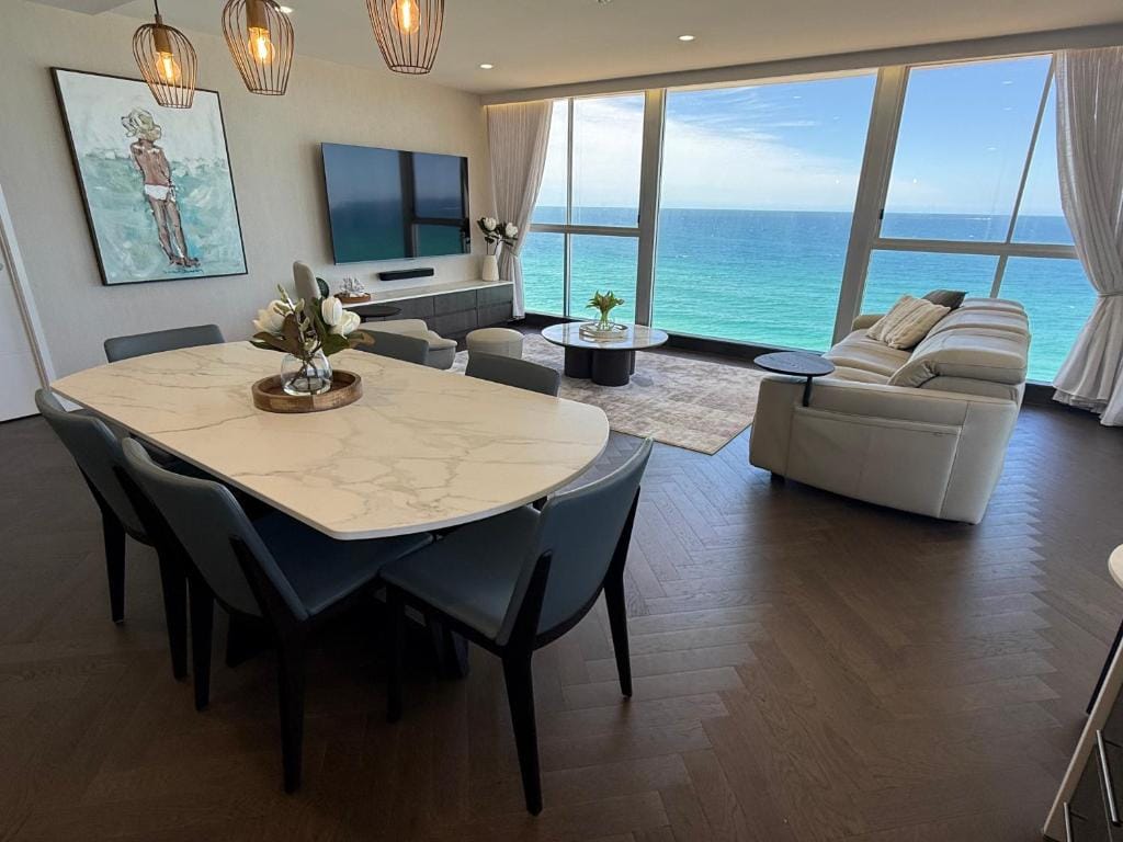 Golden Sands on the Beach - Absolute Beachfront Apartments — 3