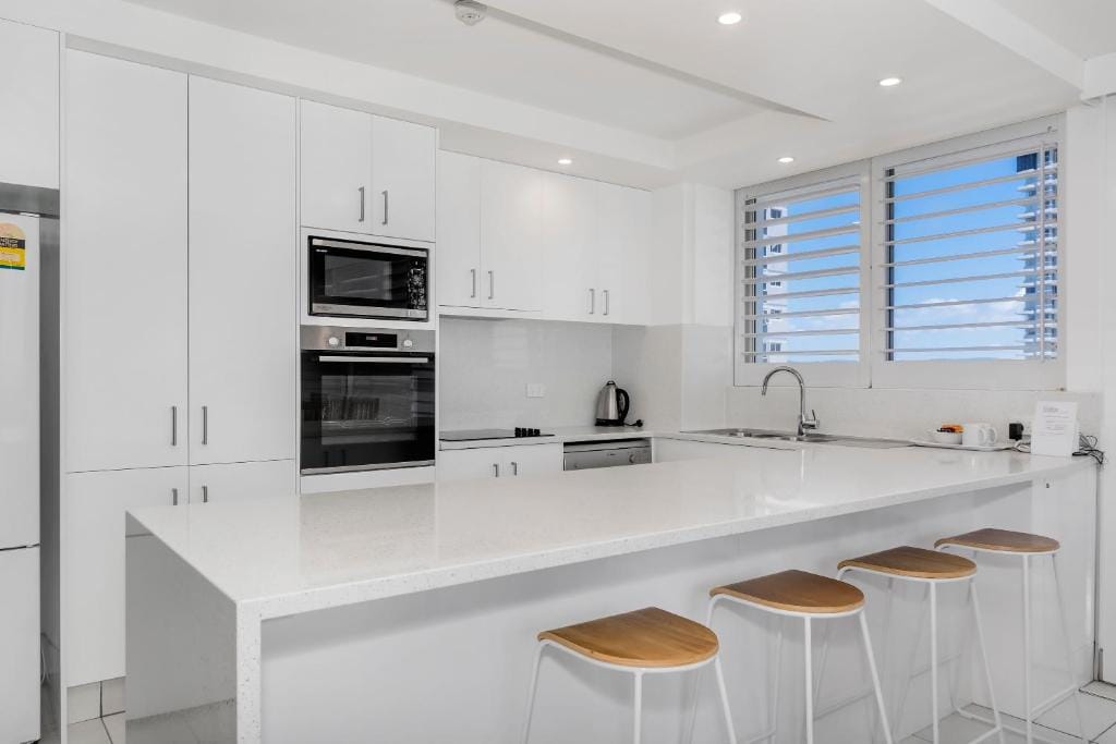 Golden Sands on the Beach - Absolute Beachfront Apartments — 5