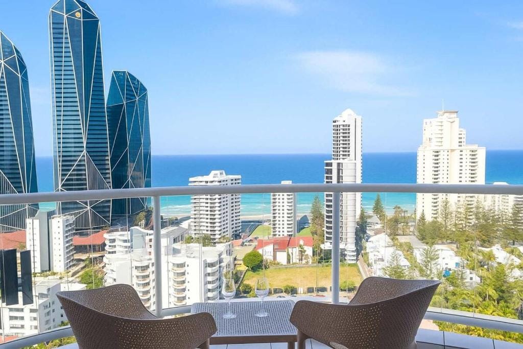 Ocean View Studio Apartment Surfers Paradise - Free Parking — 1