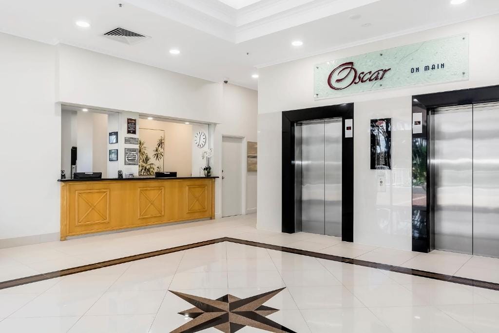 Oscar On Main Beach Resort — 3