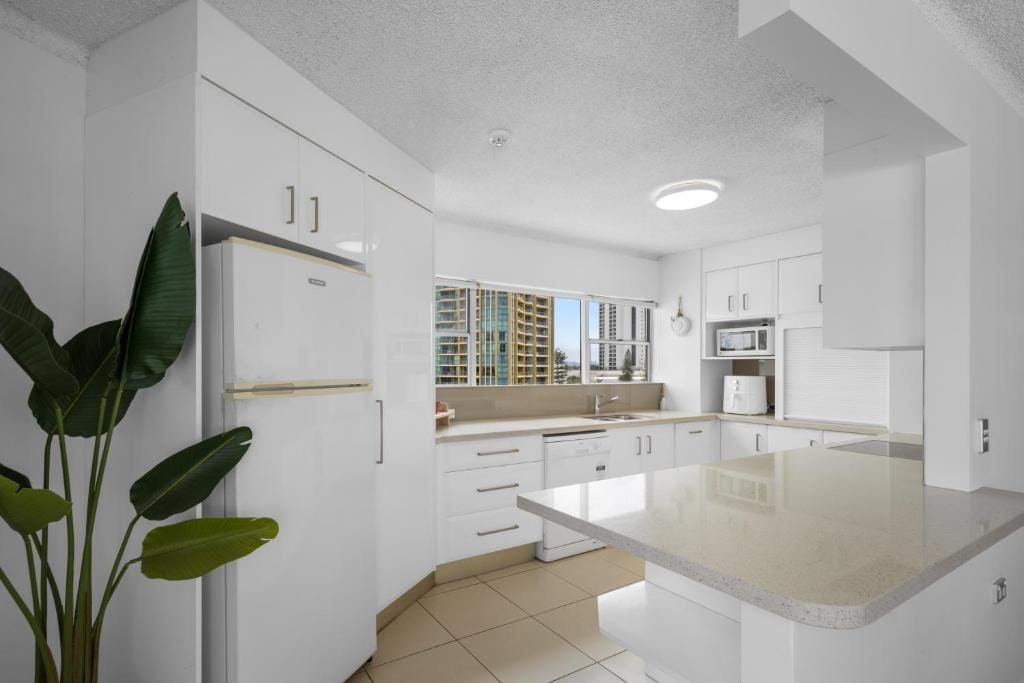 Pacific Plaza Apartments — 3