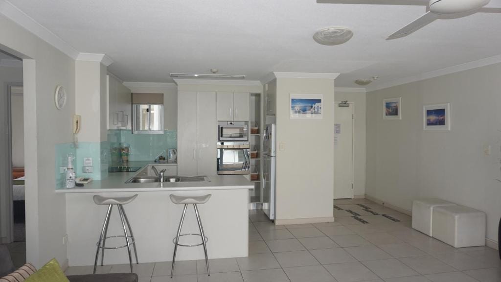 Pacific Surf Absolute Beachfront Apartments — 2