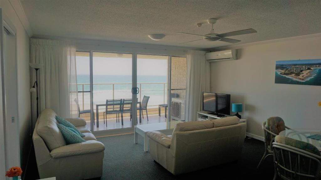 Pacific Surf Absolute Beachfront Apartments — 4