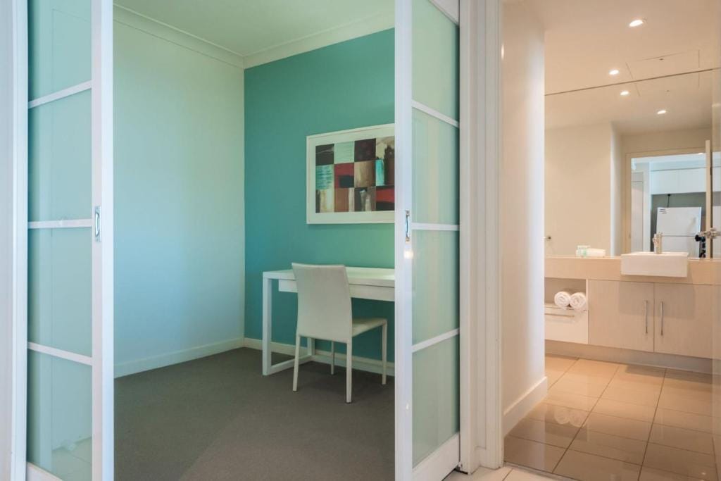 Silvershore Apartments on the Broadwater — 2