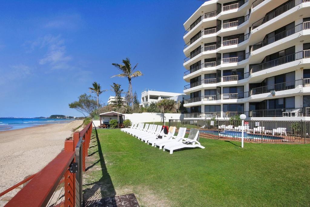 Spindrift on the Beach - Absolute Beachfront — 5