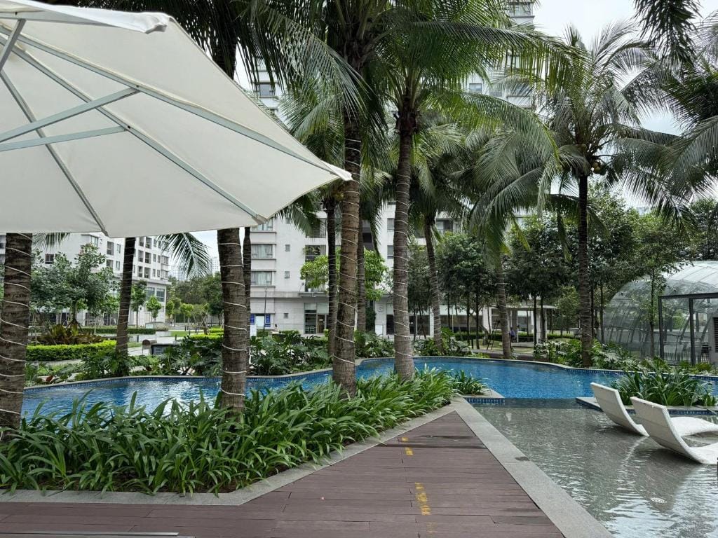 The Lang Apartment - Resort Pool & Elite Gym - HCMC — 4