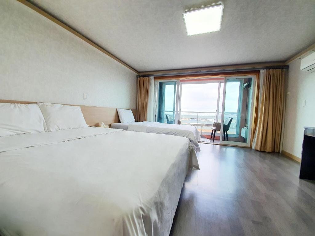 Jeju Ocean Family Hotel — 4