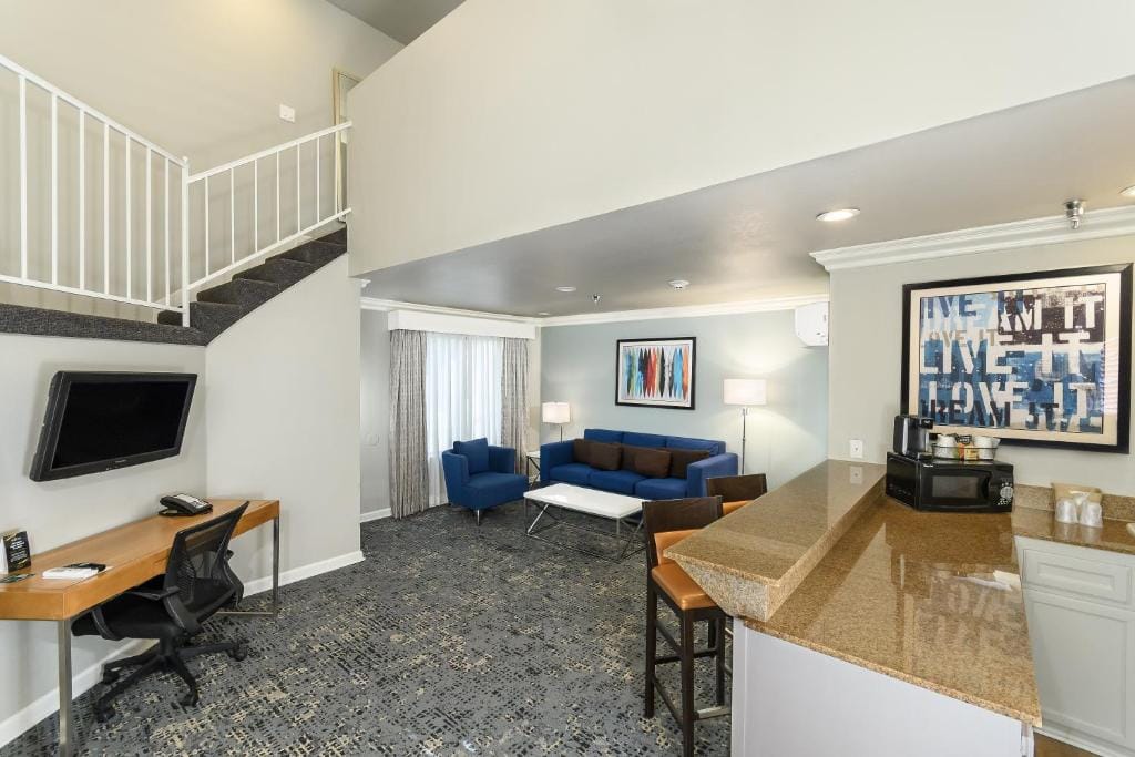 Alexis Park All Suite Resort — 3