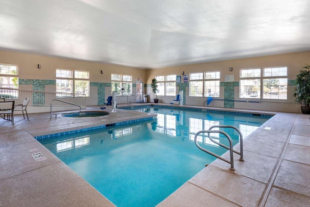 Best Western Plus Las Vegas West — 4
