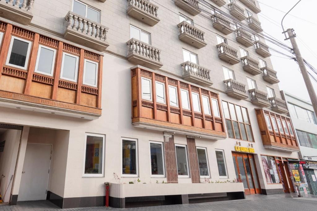 La Luna Inn — 1