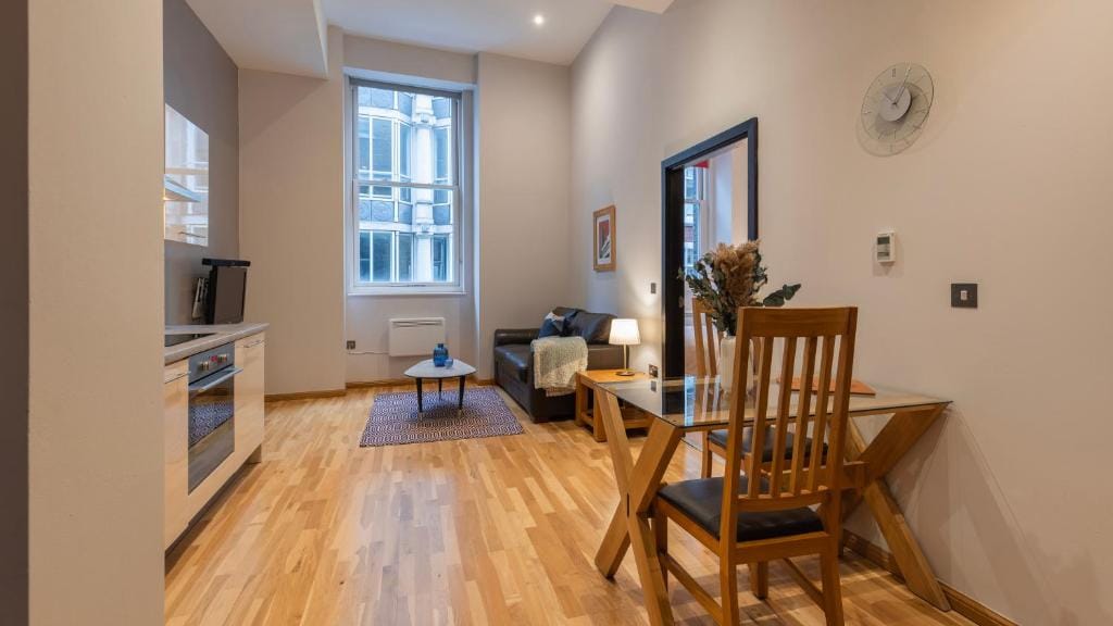 Cannon Street Serviced Apartments by LovelyStay — 5