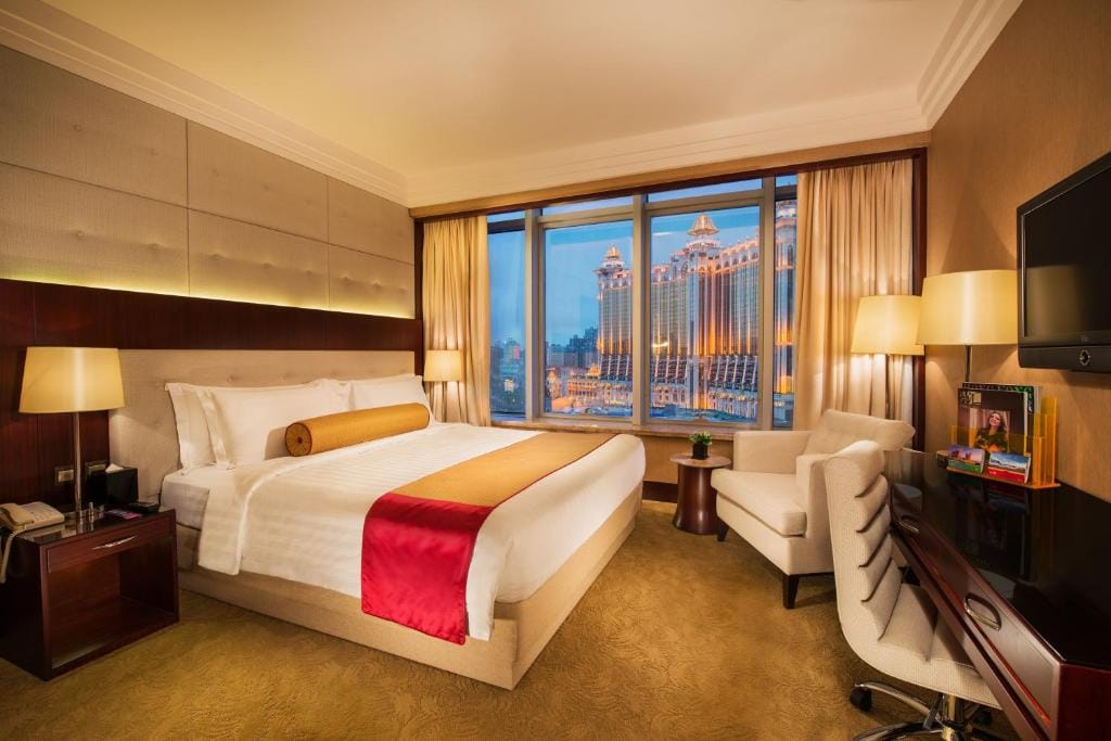 Broadway Hotel — 5