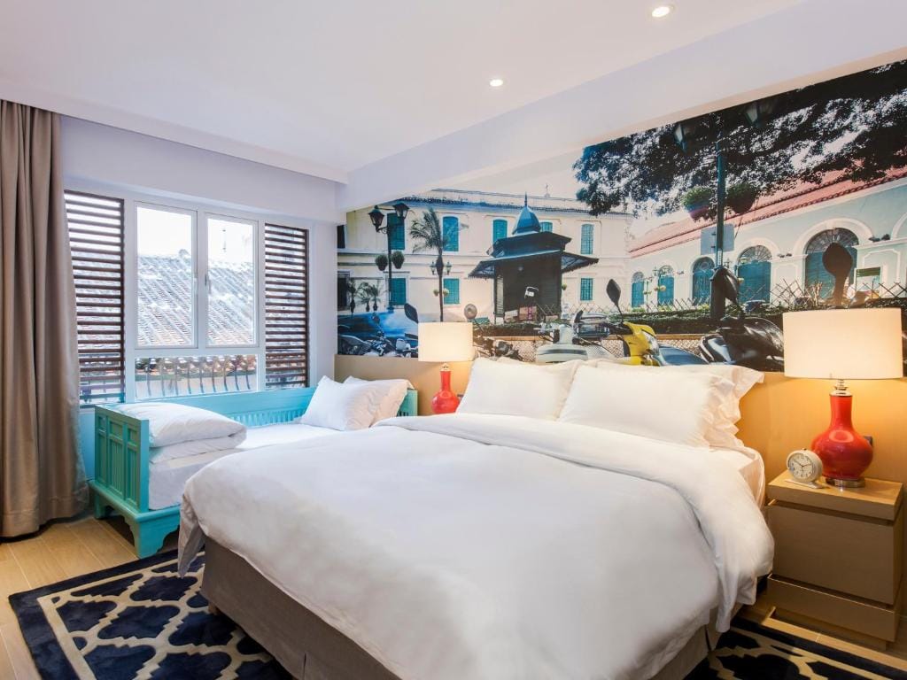 Caravel Hotel — 1