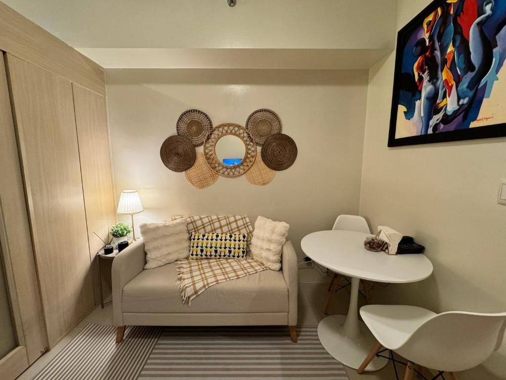 Cozy 1BR Netflix & Alexa w Balcony Free Pool — 1