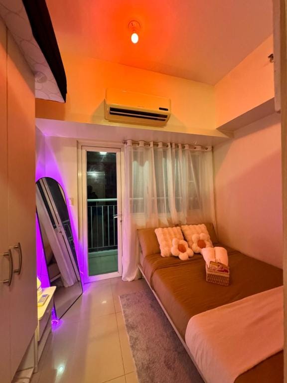 Cozy 1BR Netflix & Alexa w Balcony Free Pool — 2