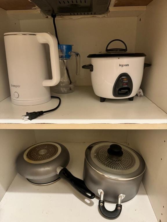 Cozy 1BR Netflix & Alexa w Balcony Free Pool — 5