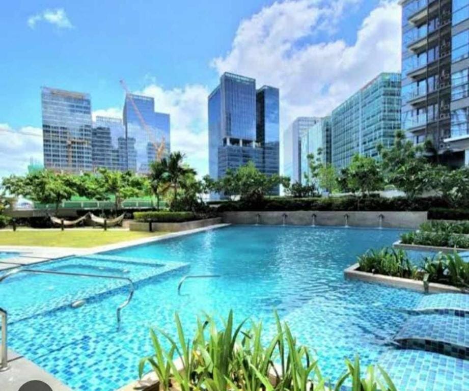Uptown Parksuites BGC — 4