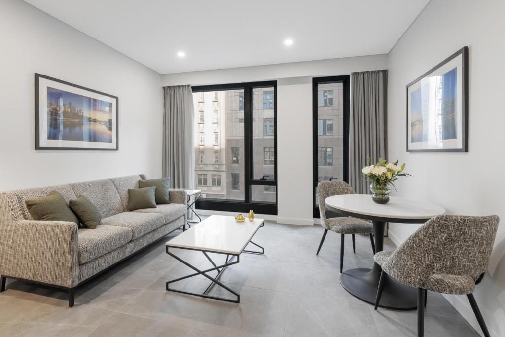 Meriton Suites Melbourne — 1