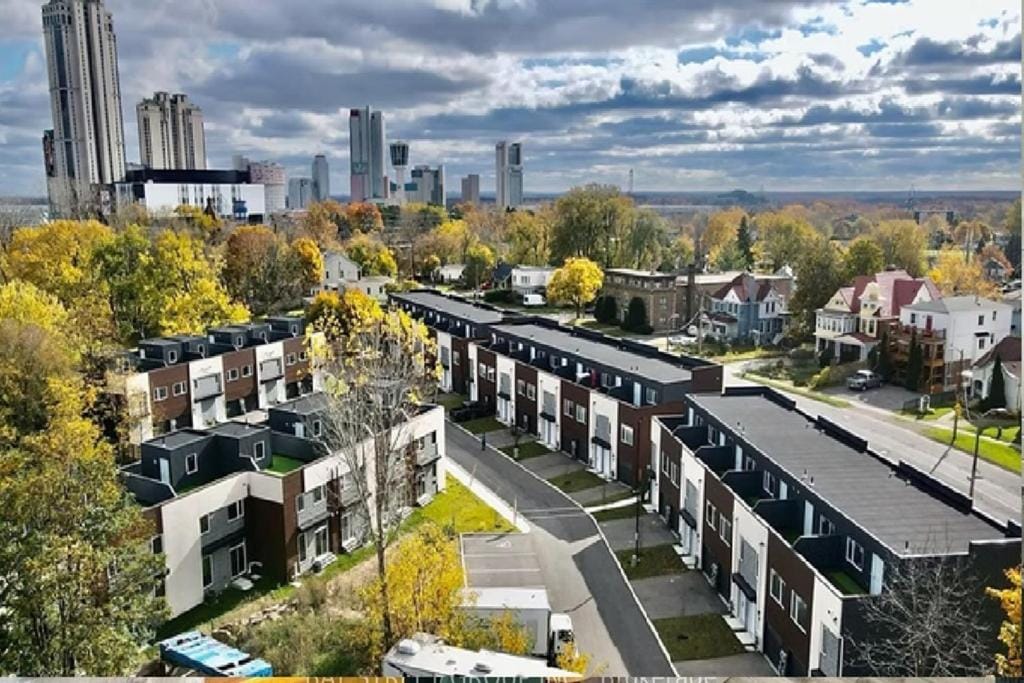 Bentley Commons Fallsview - Luxury 4 Bedroom 4 Bath Townhouse