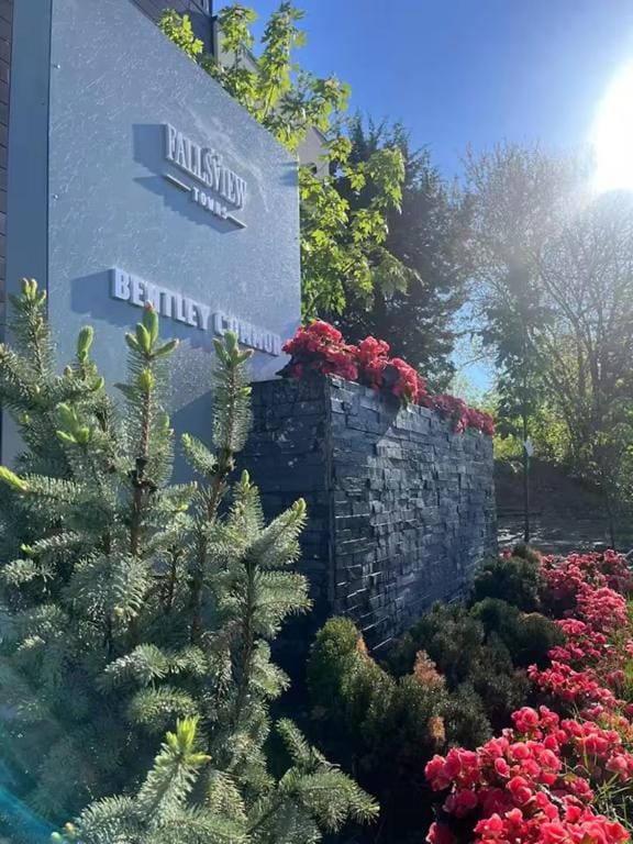 Bentley Commons Fallsview - Luxury 4 Bedroom 4 Bath Townhouse — 2