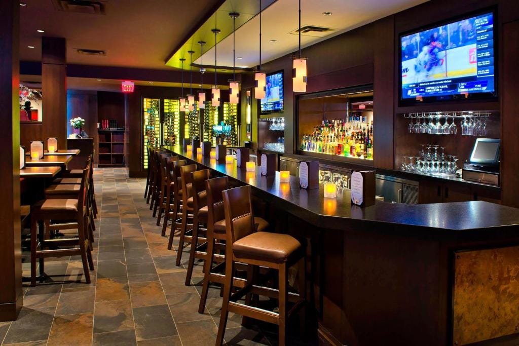 Courtyard by Marriott Niagara Falls — 1