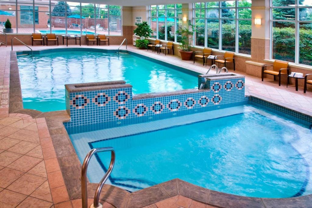 Courtyard by Marriott Niagara Falls — 4