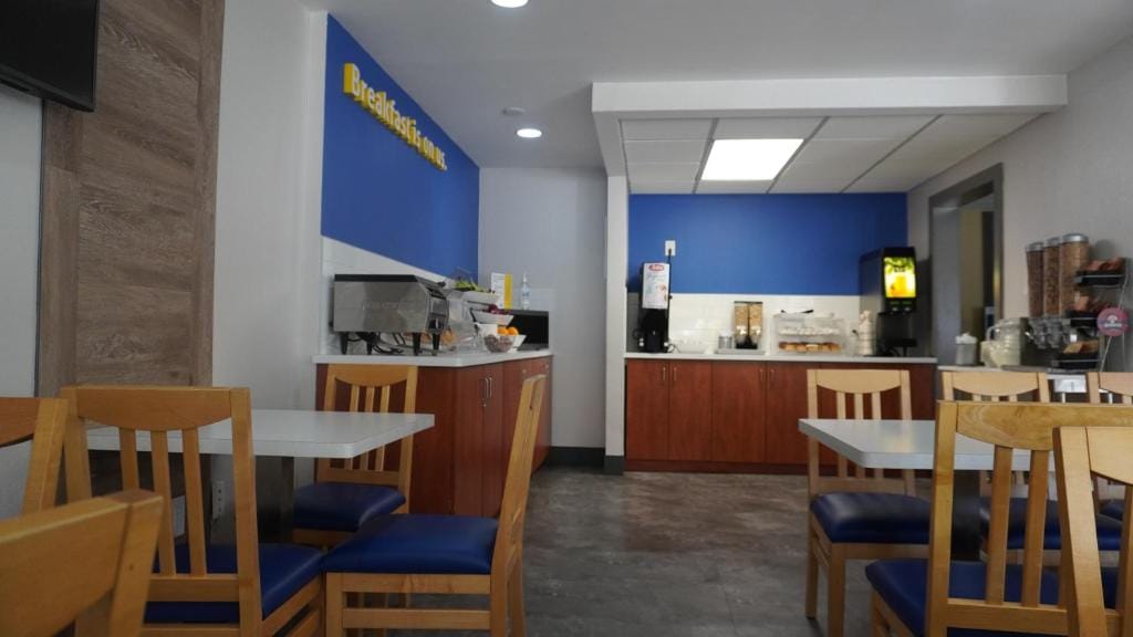 Days Inn by Wyndham Niagara Falls Near The Falls — 5