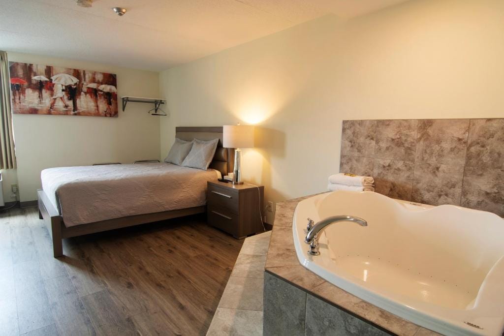 Diplomat Inn — 2