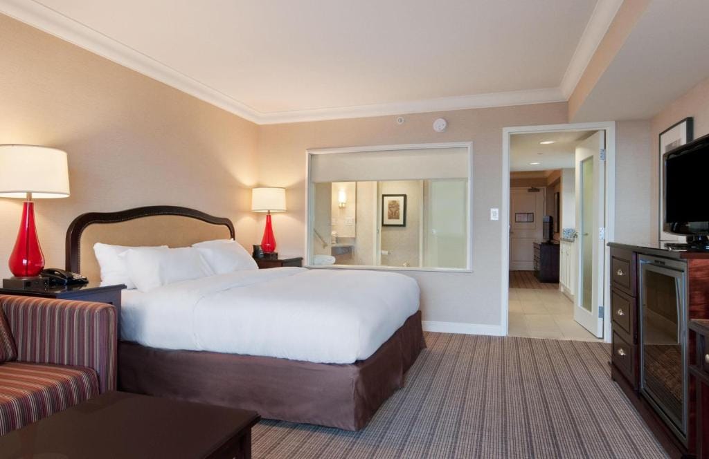 Hilton Niagara Falls/ Fallsview Hotel and Suites — 2