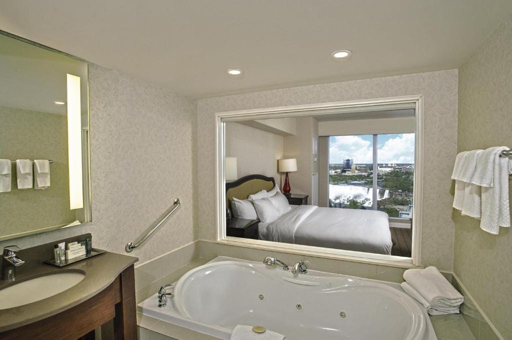 Hilton Niagara Falls/ Fallsview Hotel and Suites — 3