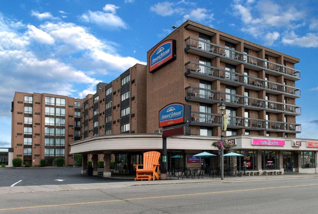 Howard Johnson Plaza by Wyndham by the Falls Niagara Falls — 1