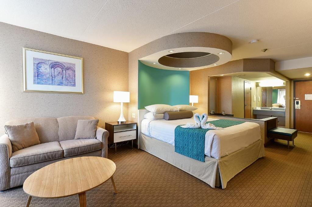 Howard Johnson Plaza by Wyndham by the Falls Niagara Falls — 2